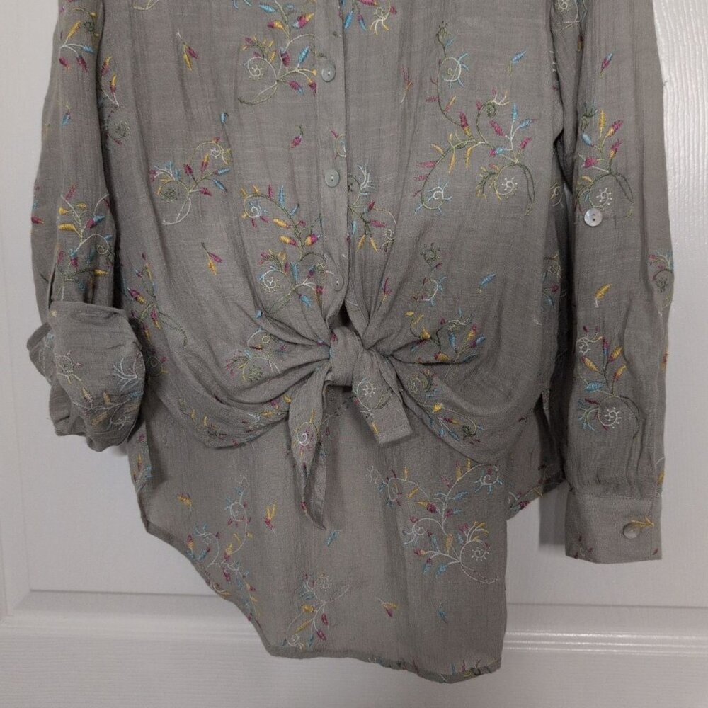 Olive Hill Embroidered Floral Shirt Womens Size Medium Green Roll Tab Sleeves - Picture 4 of 10